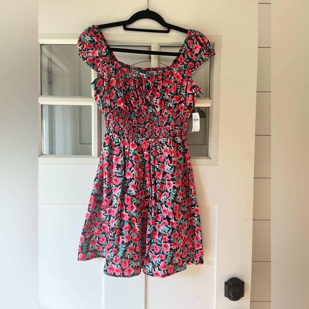 New with tags - Old Navy dress with elastic neckline and sleeves, shirred waist